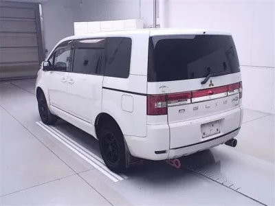 Mitsubishi DELICA D5