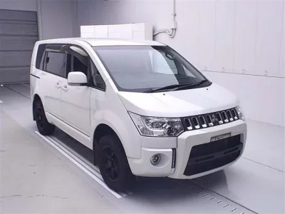 Mitsubishi DELICA D5