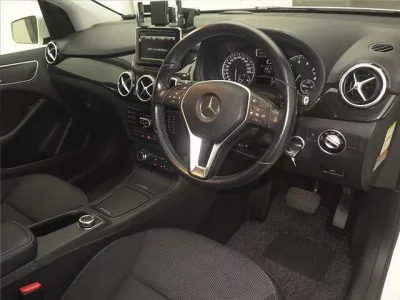 Mercedes-Benz B CLASS