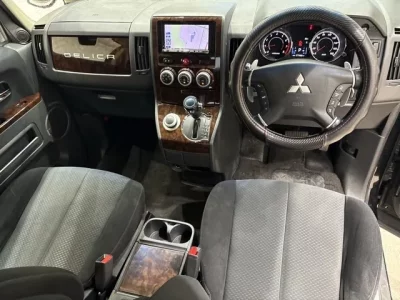 Mitsubishi DELICA D5