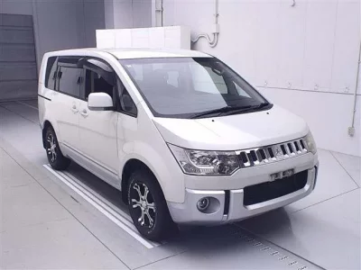 Mitsubishi DELICA D5
