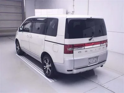 Mitsubishi DELICA D5