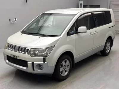 Mitsubishi DELICA D5