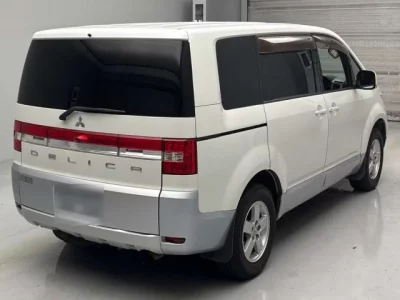 Mitsubishi DELICA D5