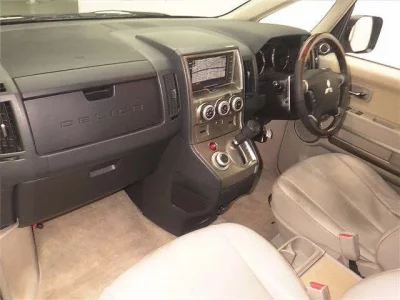 Mitsubishi DELICA D5