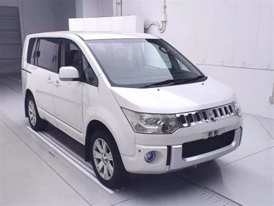 Mitsubishi DELICA D5