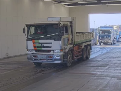 Nissan TRUCK