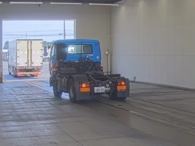 Nissan TRUCK