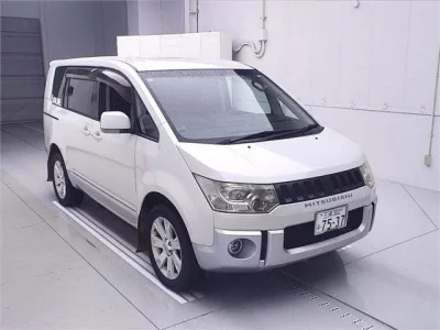 Mitsubishi DELICA D5