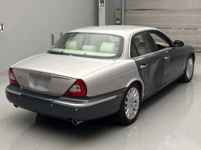 Jaguar XJ SERIES
