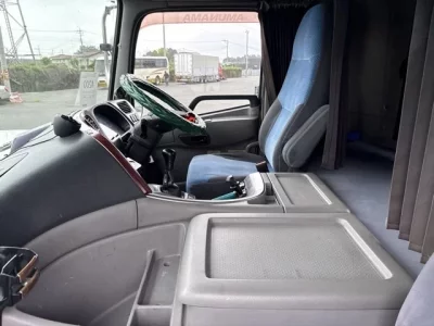 Nissan TRUCK