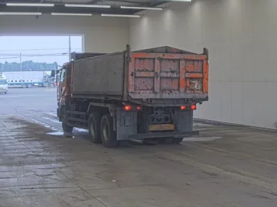 Nissan TRUCK