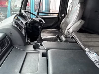 Nissan TRUCK