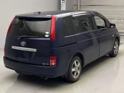 Toyota ISIS