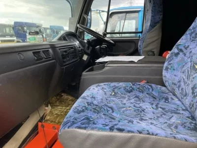 Nissan TRUCK