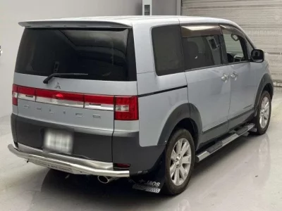 Mitsubishi DELICA D5