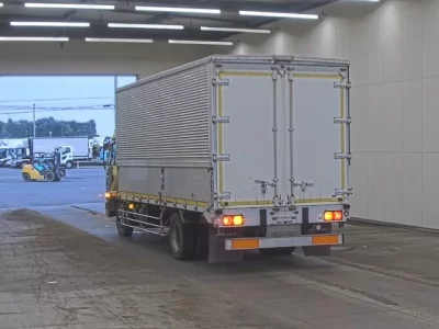 Nissan TRUCK