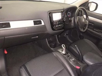 Mitsubishi OUTLANDER PHEV