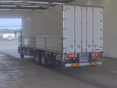 Isuzu TRUCK
