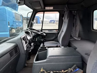 Nissan TRUCK