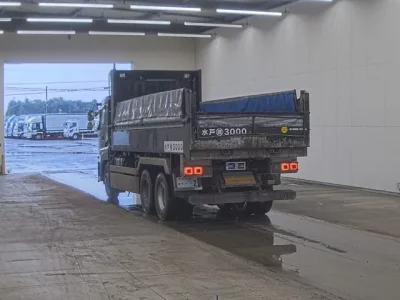 Nissan TRUCK