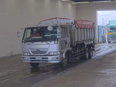 Nissan TRUCK