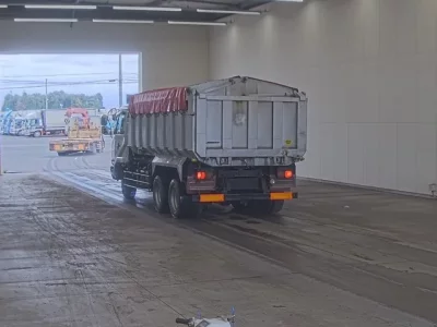 Nissan TRUCK