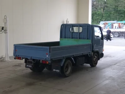 Nissan TRUCK