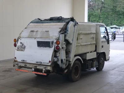 Nissan TRUCK