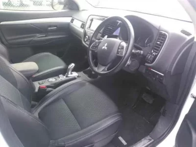 Mitsubishi OUTLANDER PHEV
