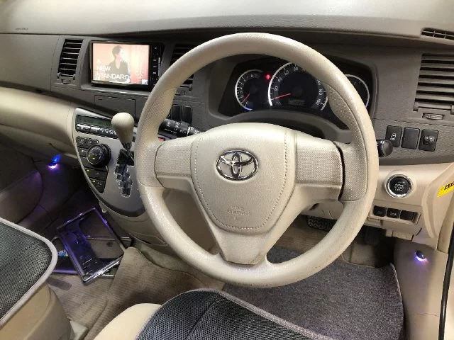 Toyota ISIS