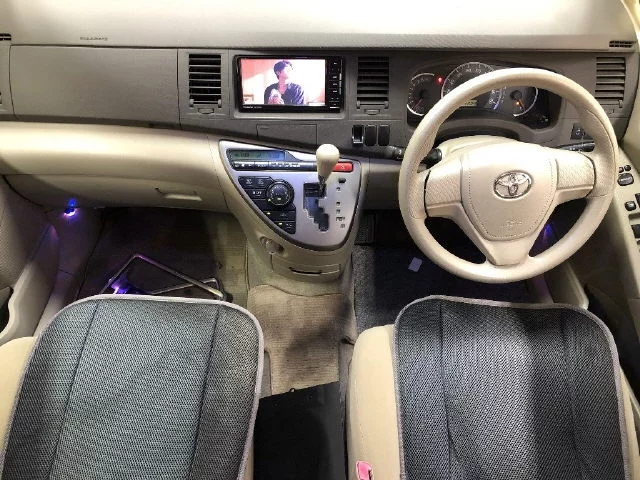 Toyota ISIS