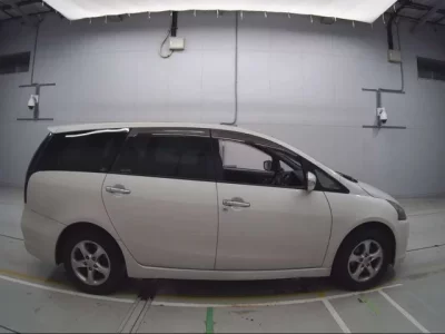 Mitsubishi GRANDIS