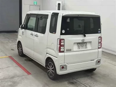 Toyota PIXIS MEGA