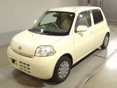 Daihatsu Esse