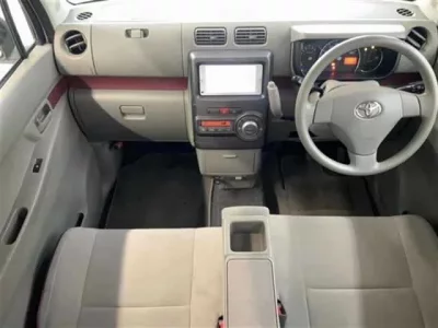 Toyota PIXIS SPACE