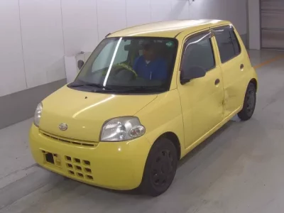 Daihatsu Esse