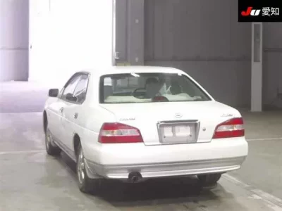 Nissan LAUREL