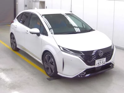 Nissan AURA