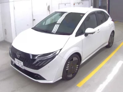 Nissan AURA