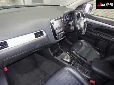 Mitsubishi OUTLANDER PHEV