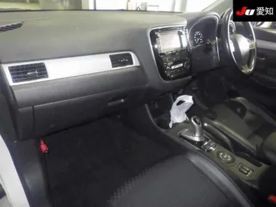 Mitsubishi OUTLANDER PHEV