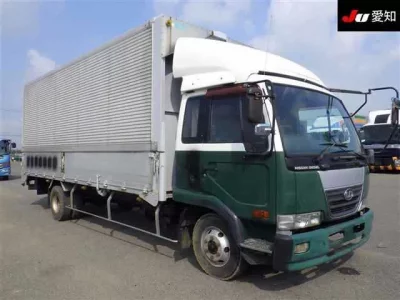 Nissan TRUCK