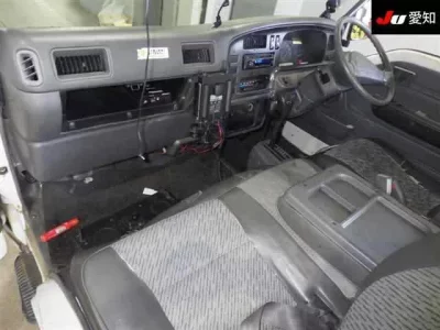 Isuzu FARGO VAN
