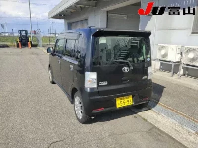 Toyota PIXIS SPACE