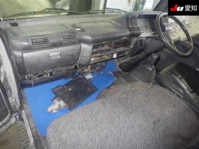 Nissan TRUCK