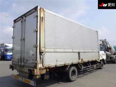 Nissan TRUCK