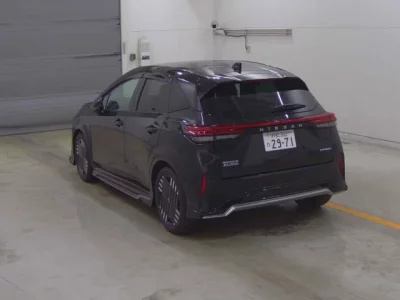 Nissan AURA