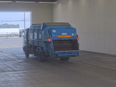 Nissan TRUCK