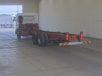 Nissan TRUCK